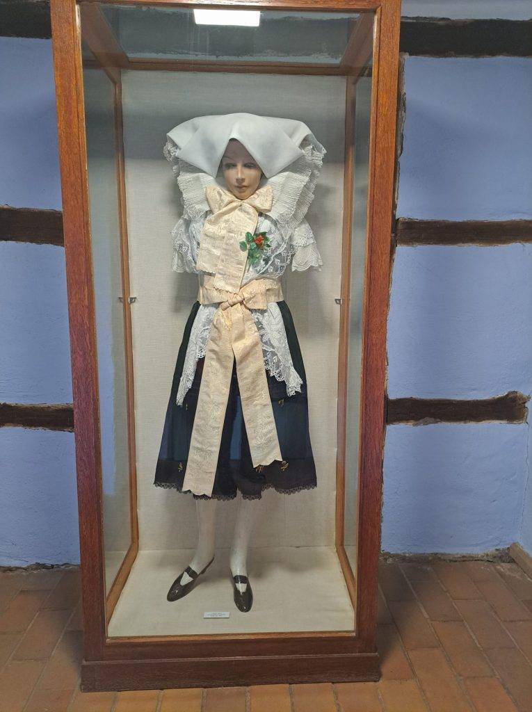 Tagesausflug in den Spreewald, Bild 6, Museumsdorf Lehde Trachtkleidung